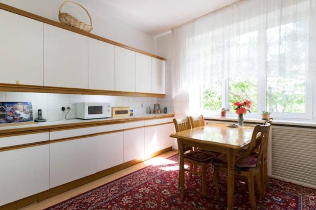 Guest House On Maksimova 9 アルマトイ エクステリア 写真