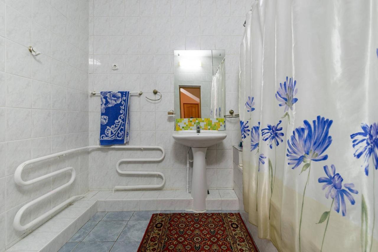 Guest House On Maksimova 9 アルマトイ エクステリア 写真