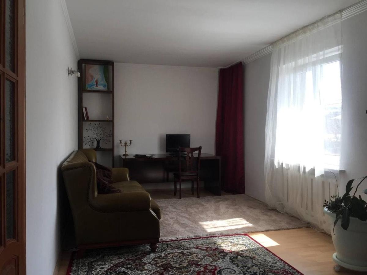 Guest House On Maksimova 9 アルマトイ エクステリア 写真