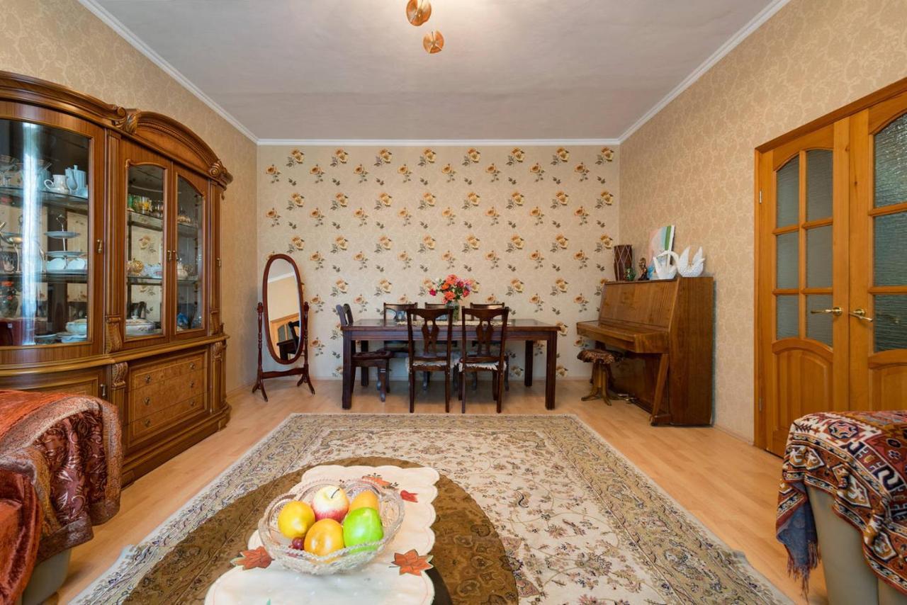 Guest House On Maksimova 9 アルマトイ エクステリア 写真