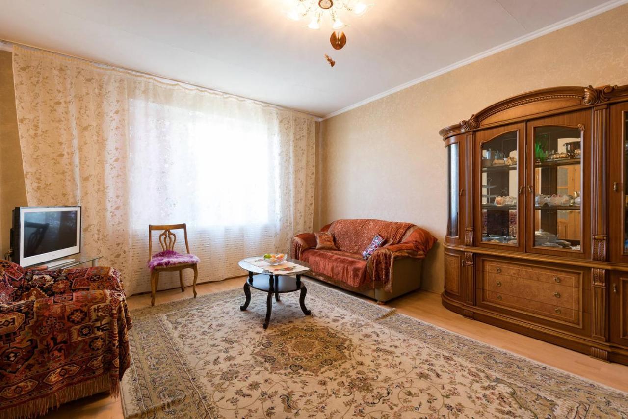 Guest House On Maksimova 9 アルマトイ エクステリア 写真