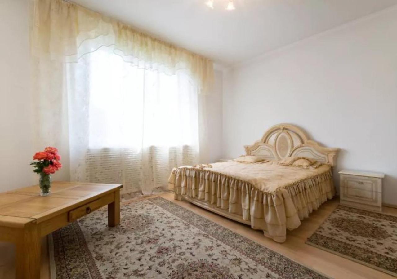 Guest House On Maksimova 9 アルマトイ エクステリア 写真